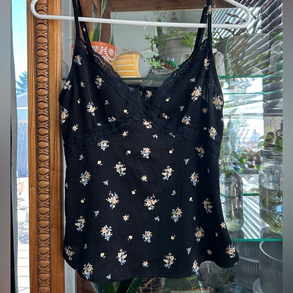 Bundle of clothes I don’t wear anymore , great condition! Message me! <3 - Picture 1 of 16